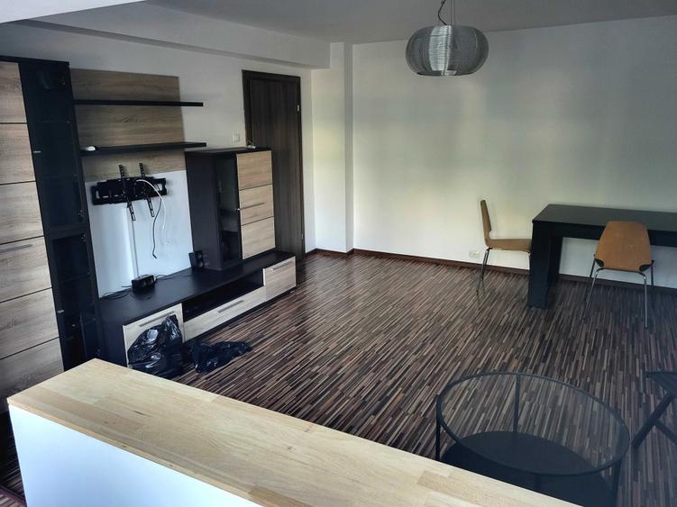 Apartament cu 2 camere decomandat în Aviației