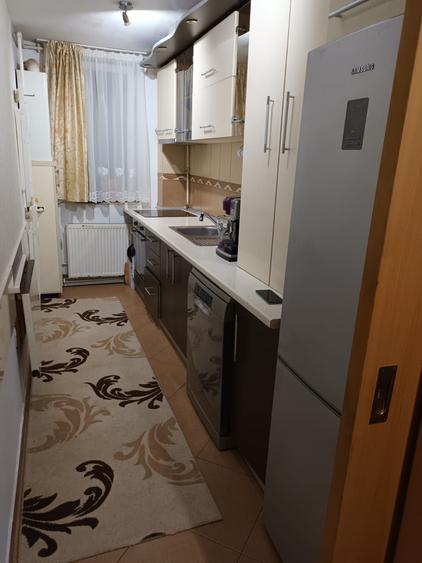 Apartament cu 3 camere semidecomandat în Exterior Vest