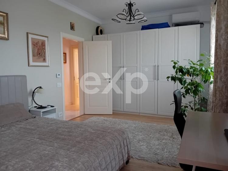 Casă individuală cu 8 camere cu Teren 1950 Mp în Corbeanca
