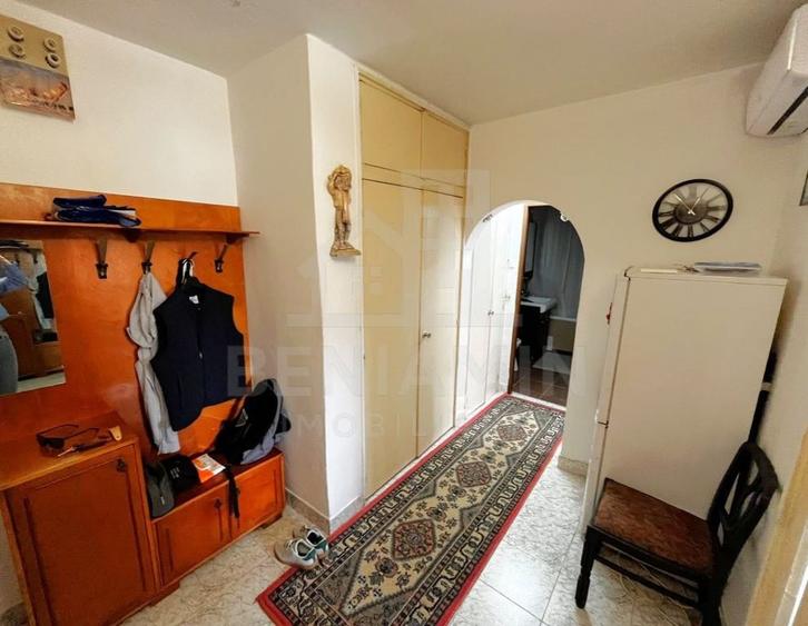 Apartament cu 2 camere decomandat în Rovine