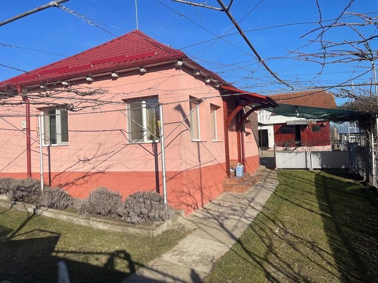 Casă cu 3 camere cu Teren 4381 Mp în Poduri