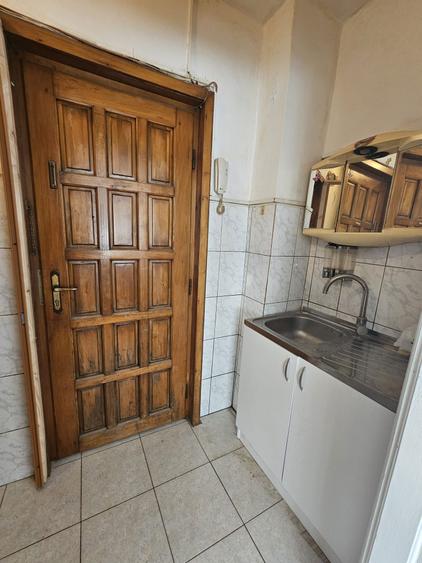 Garsoniera / etaj 3 / Calea Buziasului / 16 mpu - 5