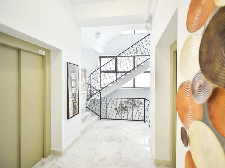 Vedere frontala la mare in primul rand la promenada - 9