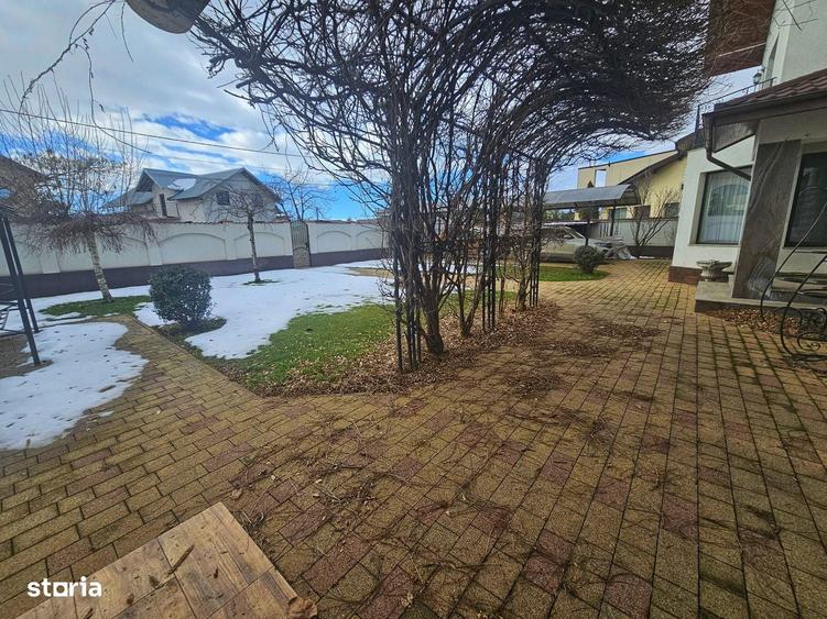Vila spa?ioasa Strejnicu S+P+1E+M, 8 camere, garaj, teren 595 mp - 2