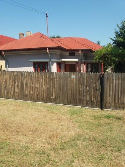 Vând casa la curte batraneasca locuibila - 1