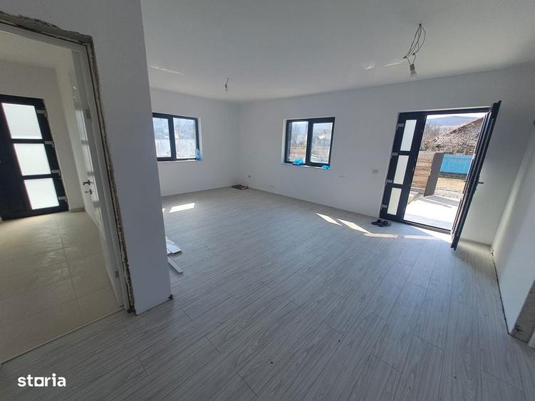 Casa noua cu mansarda, 650mp teren, Voinesti-pret 112000 euro - 11