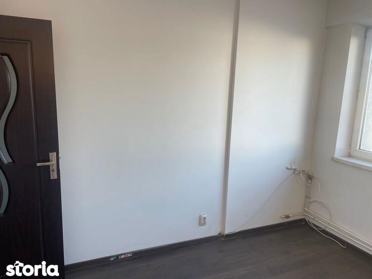 Apartament 2 camere, balcon ?i lift, Sector 4 - 1