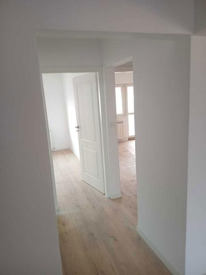 Vind apartament 3 camere in Aiud centru, renovat complect nou. - 2