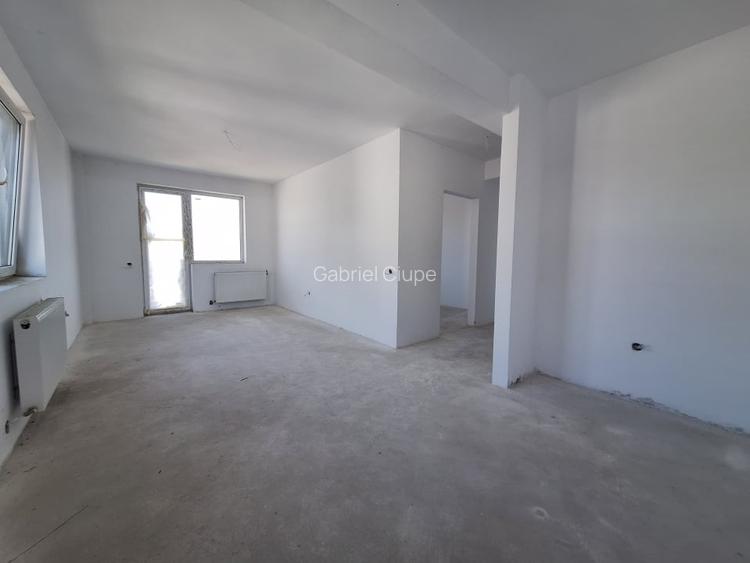 Apartament cu 3 camere semifinisat, balcon, zona Terra Apartament cu 3 camere semifinisat, balcon, zona Terra