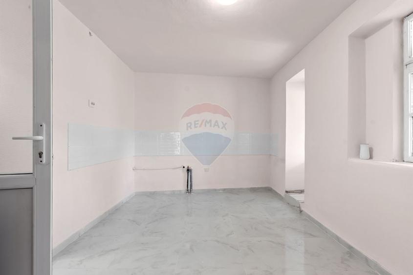 Casa renovata recent, zona centrala Pecica - 8