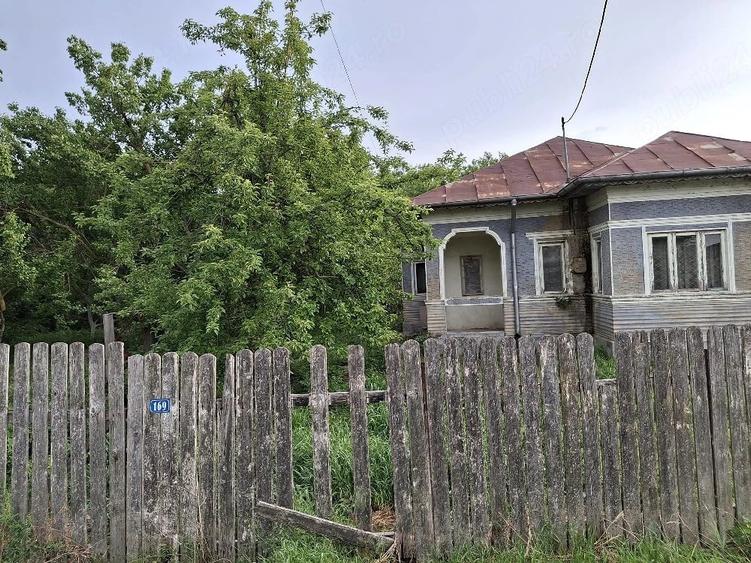 Casă cu Teren 1800 Mp în Radovanu