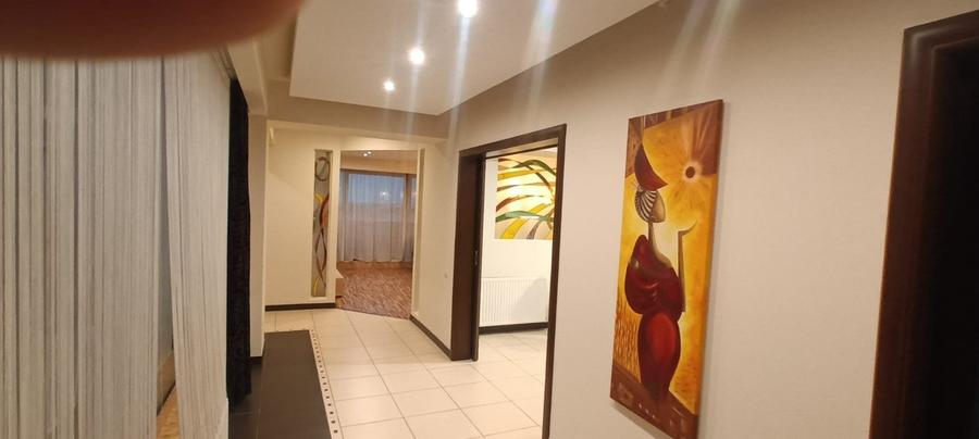 Apartament de  închiriat cu 3 camere, zona Km 5 - 5