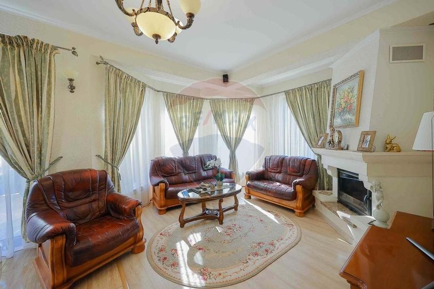 De vânzare vilă cu 7 camere, drum privat, în zona de Dealuri - 9