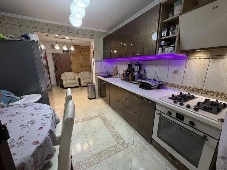 Apartament 4 camere, la 3 minute de Metrou Aparatori Patriei. - 1