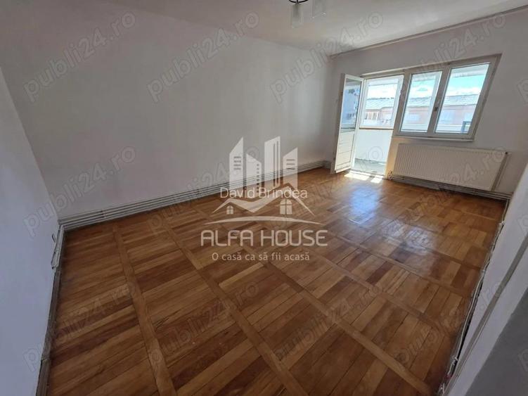 Vand 3 Camere Decomandat Micro 4