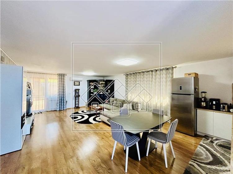 Casa individuala in Sura Mare cu 2 garaje, 2 terase si teren de 493 mp - 3