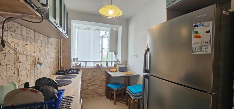 Inchiriez apartament cu 2 camere,decomandat, situat pe B-dul Mihai Viteazu - 4