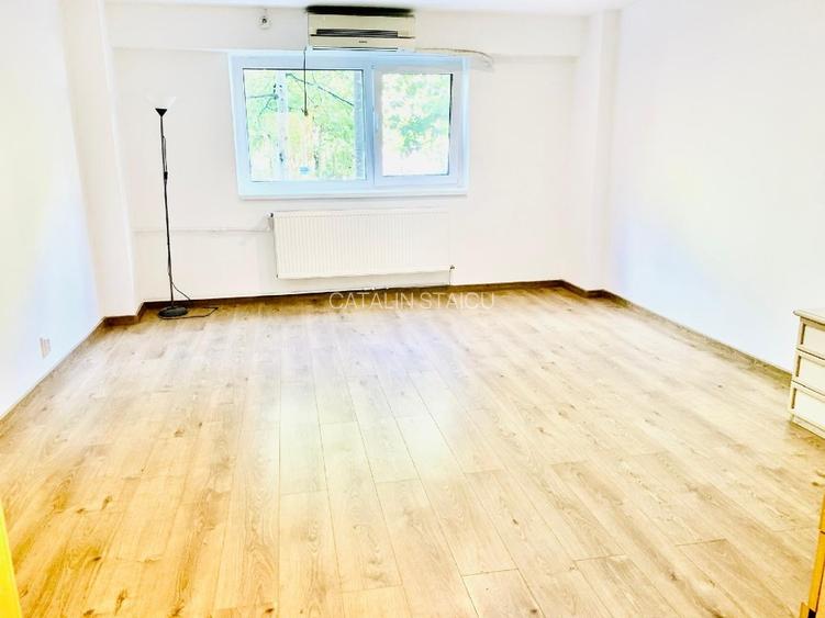 Birou/Apartament  Parter 3 camere, 2 bai Renovat complet recent/Loc parcare