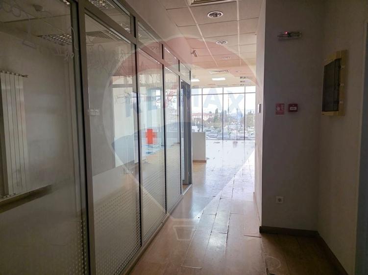 Spatiu comercial de inchiriat in zona centrala a mun Onesti - 5