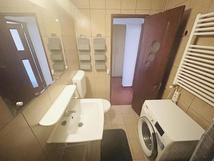 Garsoniera decomandata Gorjului-centrala proprie- bloc 1981 - 5