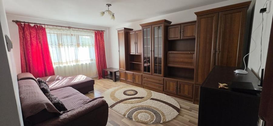 Apartament cu 3 camere decomandat, mobilat în E3