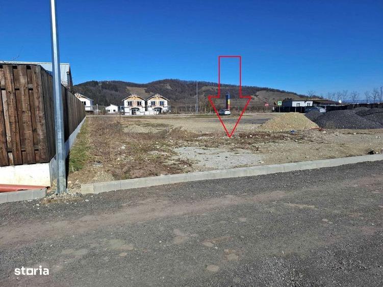 Teren pentru constructii de locuinte marginit de drum asfaltat - 1