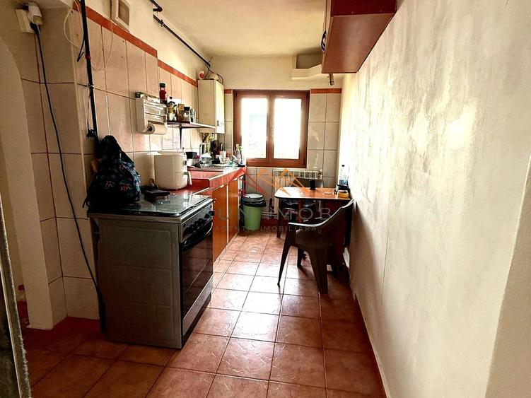 Casă cu 8 camere cu Canalizare în Câmpinița