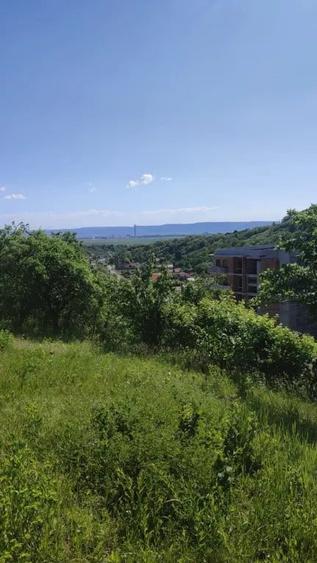 Teren de 4430 mp, în Central