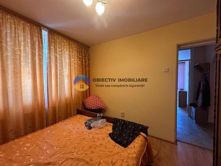 Apartament 3 camere de vânzare - Zona Centrală / 2 băi - 14