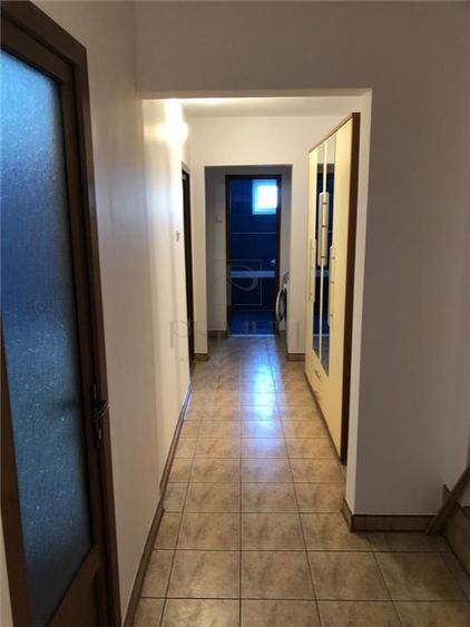 Apartament cu 3 camere decomandat în Baba-Dochia