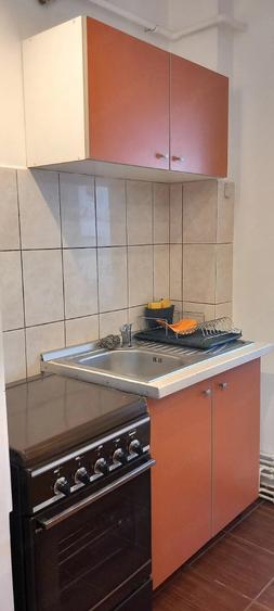 Garsonieră decomandată în 13 Decembrie