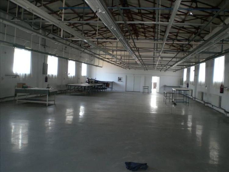 Spațiu industrial, de 1,000 mp, în Exterior Sud