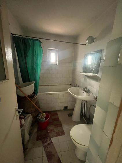 Apartament cu 3 camere decomandat în Canta