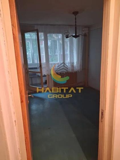 Apartament cu 3 camere semidecomandat în P-ța Reșița