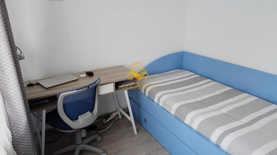 Apartament cu 3 camere semidecomandat în Central