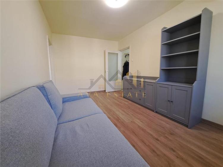 Apartament cu 3 camere semidecomandat, mobilat în Dacia