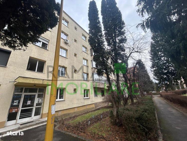 Apartament cu 4 camere semidecomandat, mobilat în Dârste