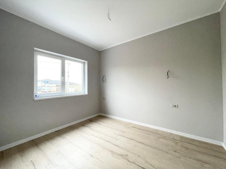 Duplex cu 4 camere cu Canalizare în Moșnița Veche