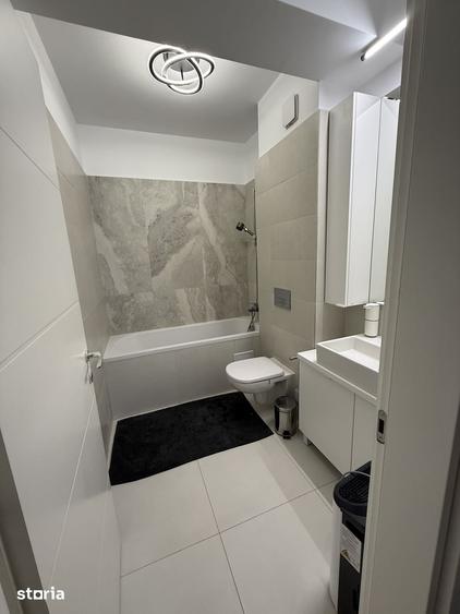 Apartament cu 3 camere semidecomandat în Rahova