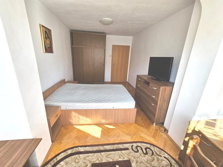 Apartament cu 3 camere decomandat, mobilat în Centrul Civic