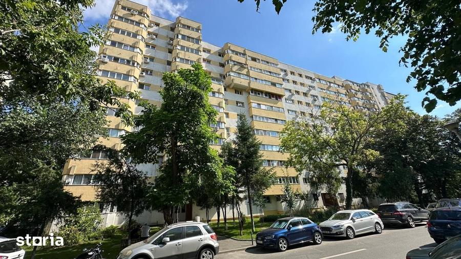 Apartament cu 4 camere semidecomandat în Colentina