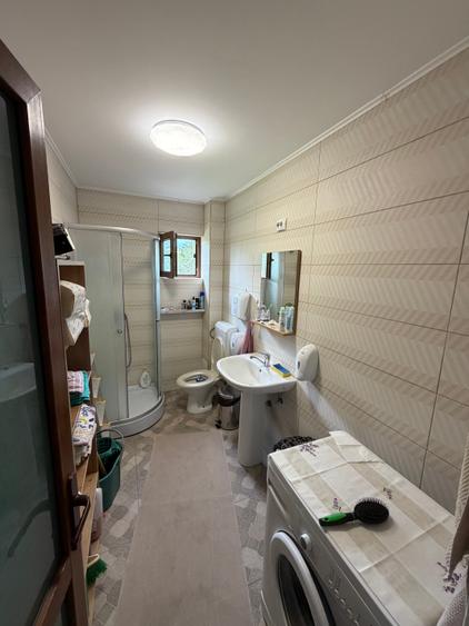 Casă individuală cu 5 camere cu Canalizare în Central