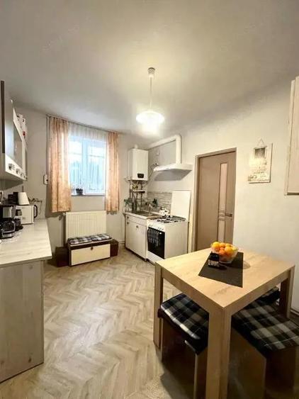 Apartament cu 3 camere la casa cu acces auto in curte Centru Oradea - 4