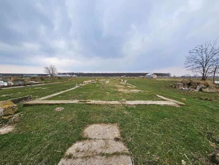 Teren intravilan pentru  investiție  - 10