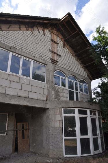 Casa de vanzare in Golesti, parter si etaj , 220 mp construiti , teren 916mp, la rosu - 8