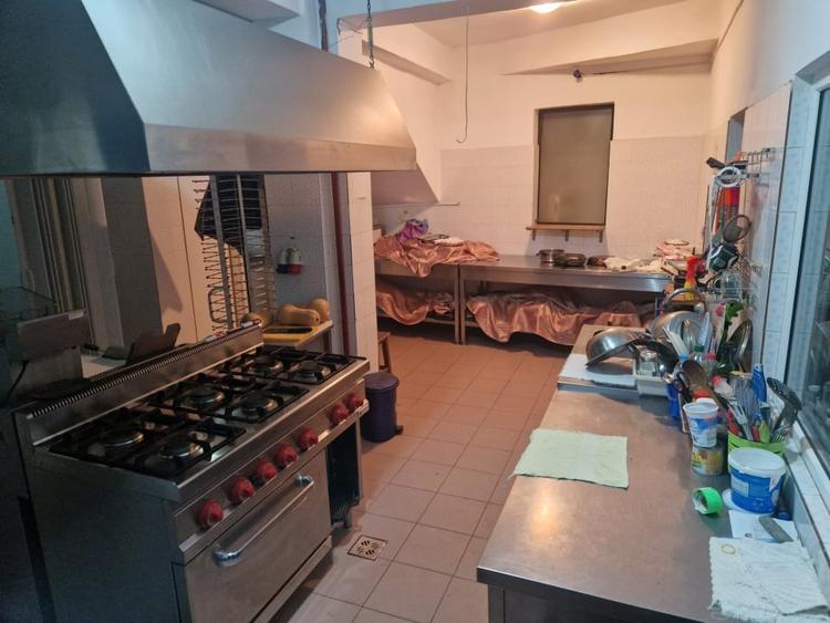 Spațiu comercial, 300 mp, zona 1 Mai - 5