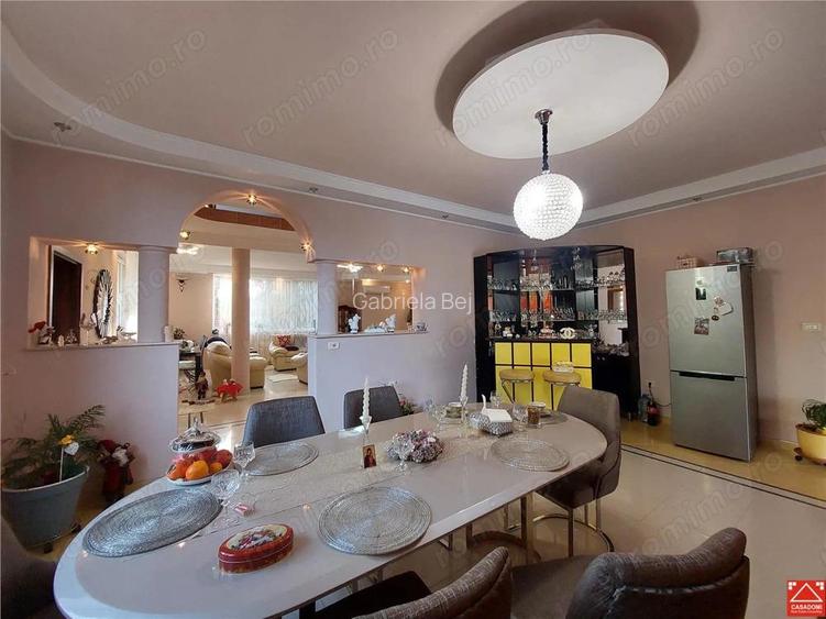 Casa mare pentru 2 familii sau pentru afacere