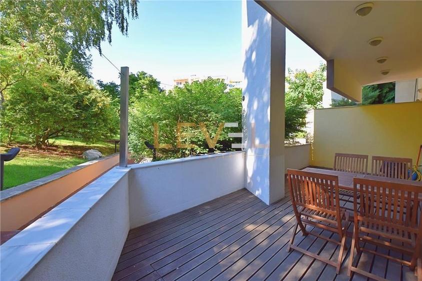 Apartament cu 4 camere decomandat, mobilat în Herăstrău