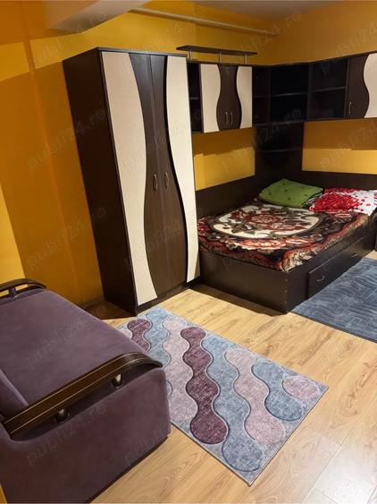 vand Garsoniera . - 3