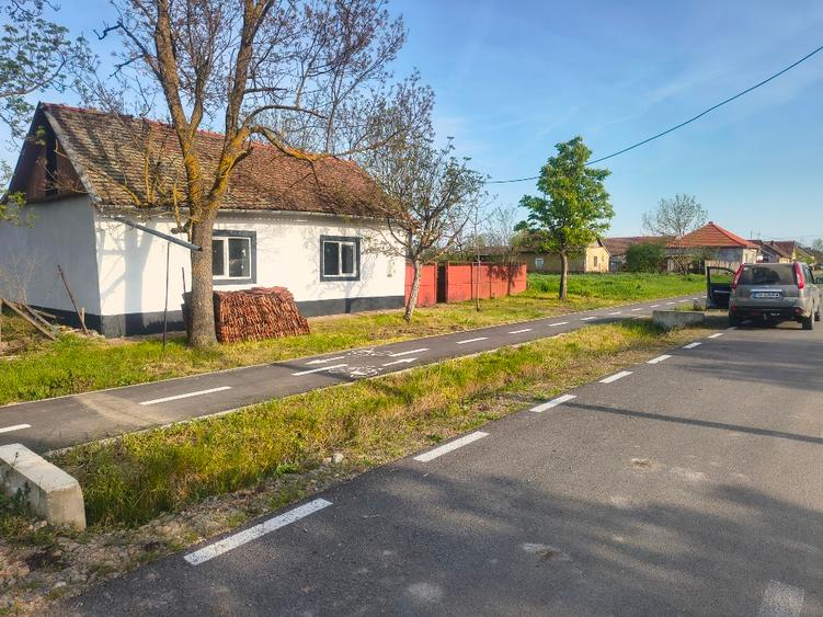 Vând casă ,în comuna Tormac  - 3